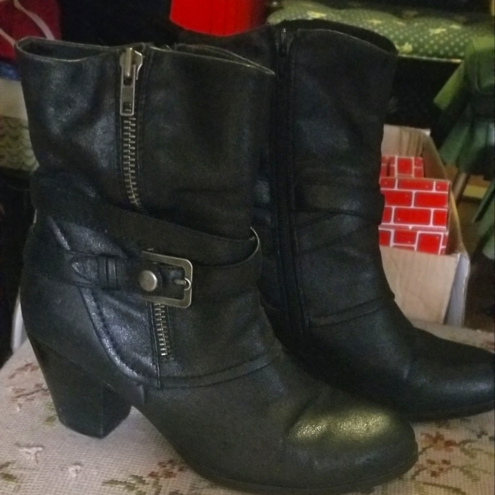Super cute size 9 black western style booties